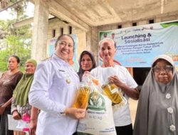 Wabup Rote Ndao Salurkan Bantuan Pangan untuk 26.190 Warga, Total 523,8 Ton Beras Dibagikan