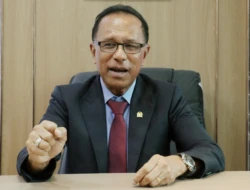 Usman Husin Beri Bantuan Rumpon untuk Nelayan Rote Ndao