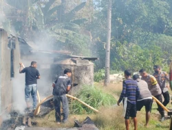 Aparat Polsek Pantai Baru dan Warga Berjuang Bersama Selamatkan Permukiman dari Amukan Api
