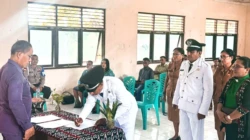 Camat-Pantai-Baru-Lantik-Pj-Kades-Fatelilo-dan-Batulllok