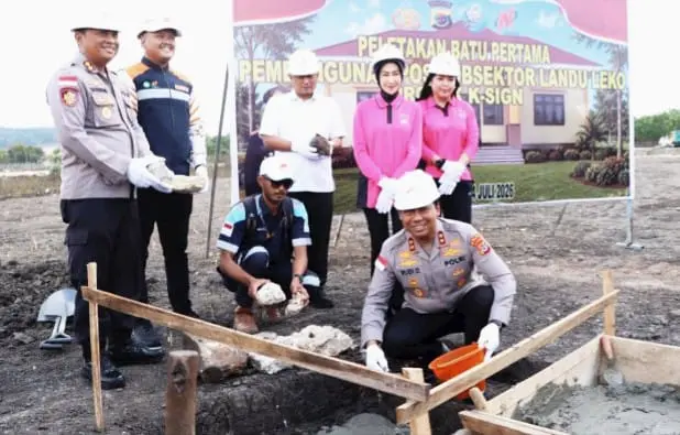 Kapolda-NTT-Letakan-Batu-Pertama-Mako-Polsubsektor-Landu-Leko
