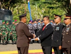 Hari Bhayangkara ke-80, Kapolres Rote Ndao Beri Penghargaan kepada Personel dan Warga Berprestasi
