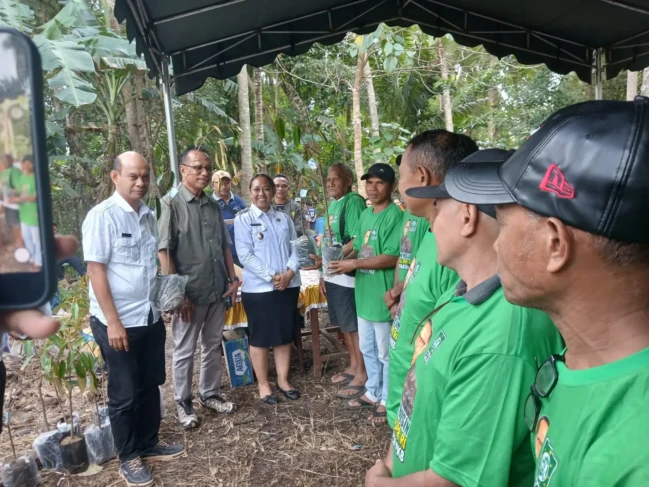 Penyerahan Bibit Durian