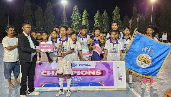 Penyerahan Hadiah untuk Junior FC