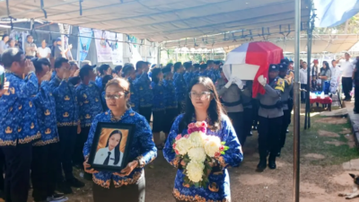 Ribuan warga antar Wili Mbuik ke peristirahatan terakhir, Wagub NTT kecam KKB